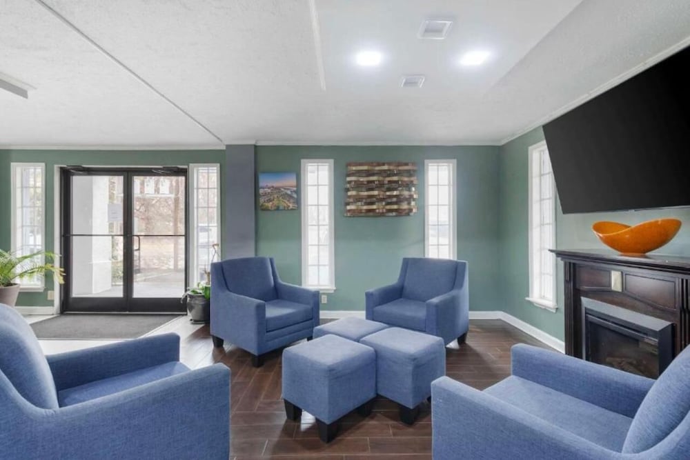 Downtown Inn & Studio Suites - photo 2