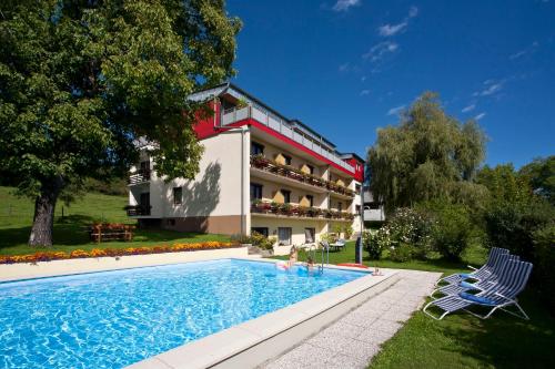 Haus Kaiser — 4-Star Luxury Hotel in Schiefling Am See, Austria