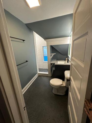 Bright big family escape W parking dogs welcome — 4-Star Luxury Hotel in Oak Park, United States