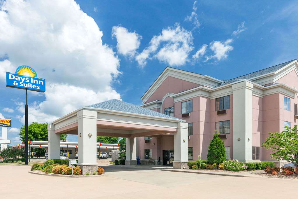 Days Inn & Suites by Wyndham Poteau