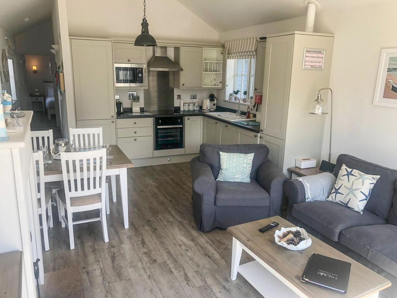 The Bay Sandy Bay Beach House — 4-Star Luxury Hotel in Filey, United Kingdom