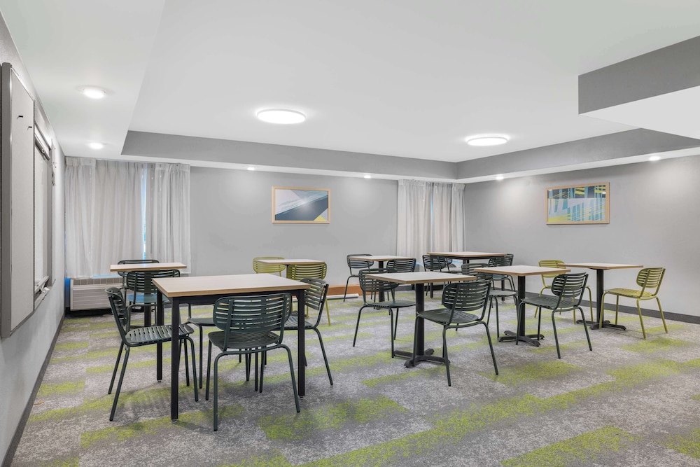 Spark by Hilton Colorado Springs I 25 Central - photo 3