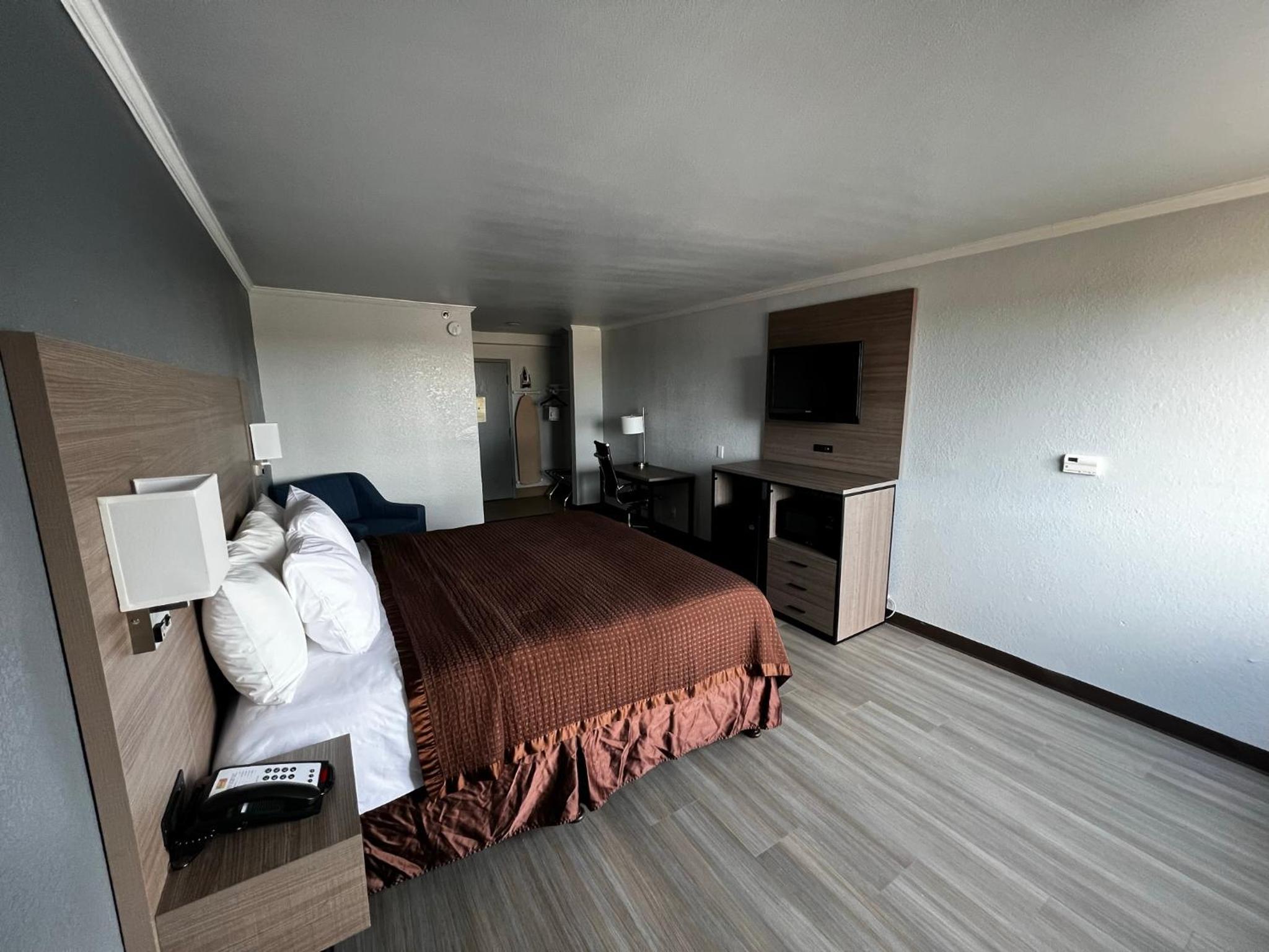Super 8 by Wyndham Fort Worth Entertainment District - photo 28