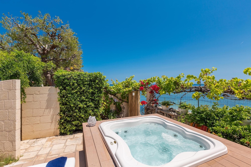 3514 Mareo Apartment by Barbarhouse — 4-Star Luxury Hotel in Polignano A Mare, Italy