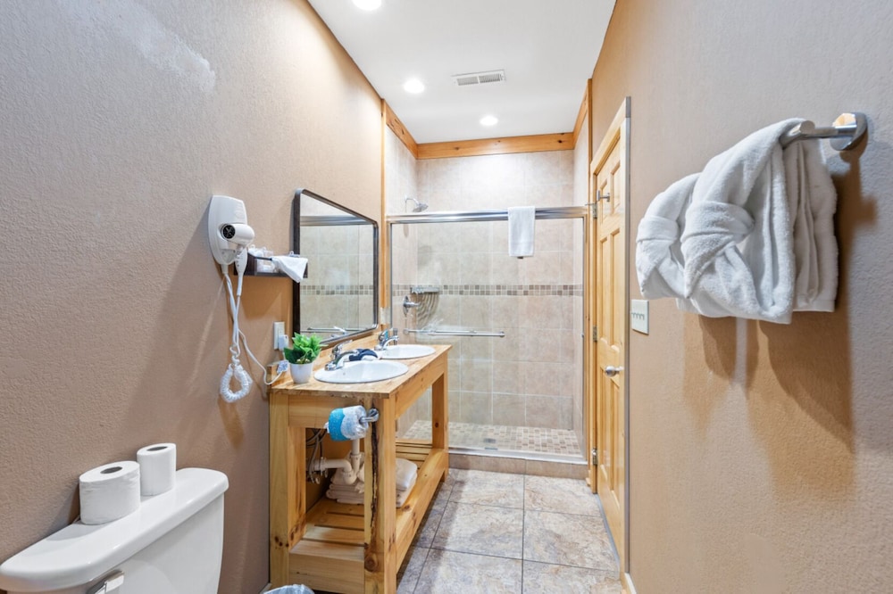 Elegant Elite Estate By Ghosal Luxury Lodging - photo 50