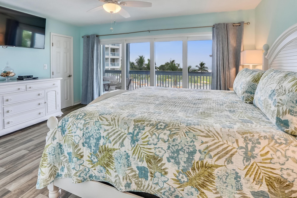 Sand Dunes Townhome C2 in Saint Pete Beach, United States