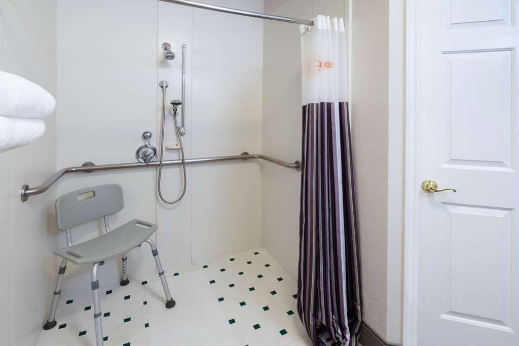 La Quinta Inn & Suites by Wyndham Pueblo - photo 32