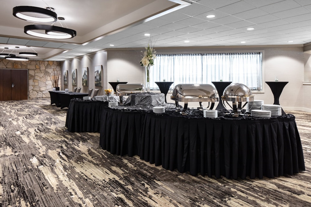 Holiday Inn Hotel & Suites Des Moines Northwest by IHG - photo 55