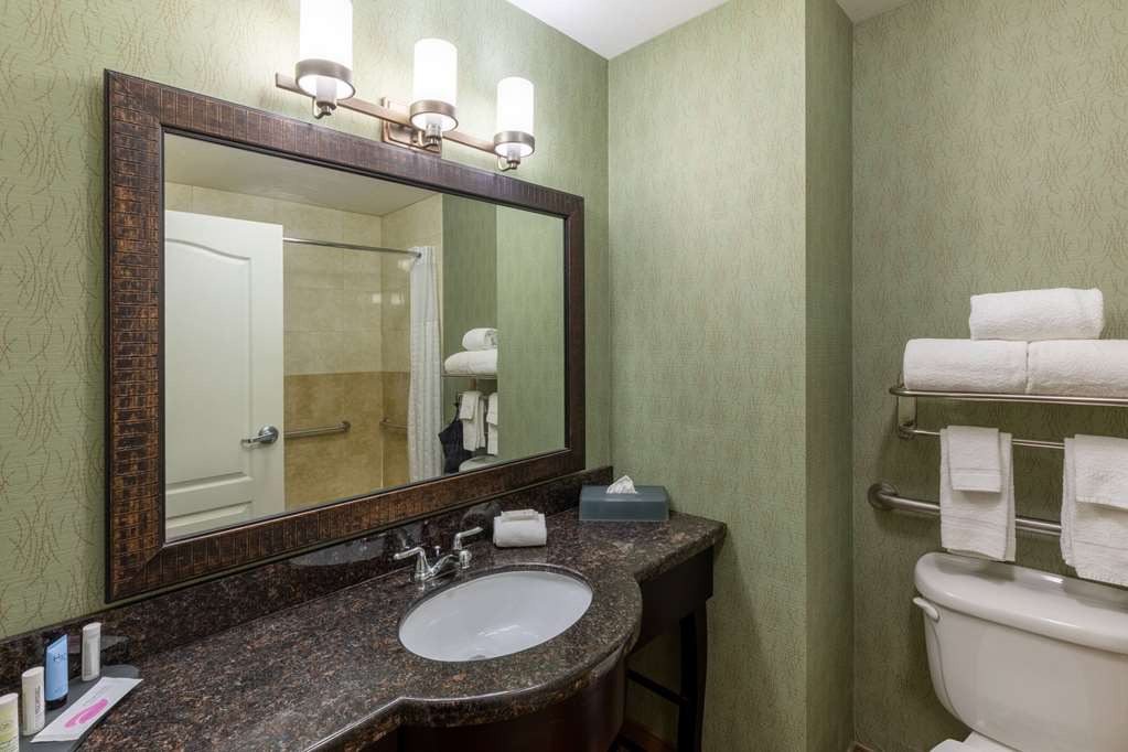 La Quinta Inn & Suites by Wyndham Fort Worth Lake Worth - photo 20