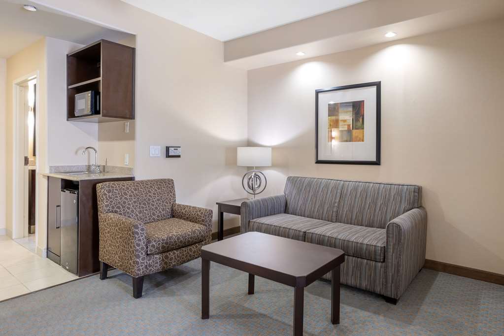 Best Western Plus Midland Suites - photo 18