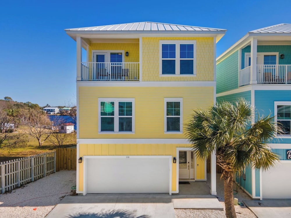 Modern House with Pool Access — 4-Star Luxury Hotel in Panama City Beach, United States