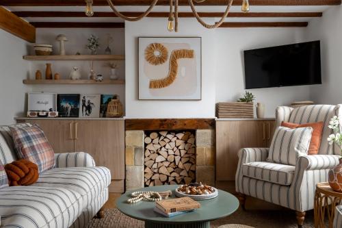 Stow on the Wold Scandi Chic Authentic Cottage — 4-Star Luxury Hotel in Stow On The Wold, United Kingdom