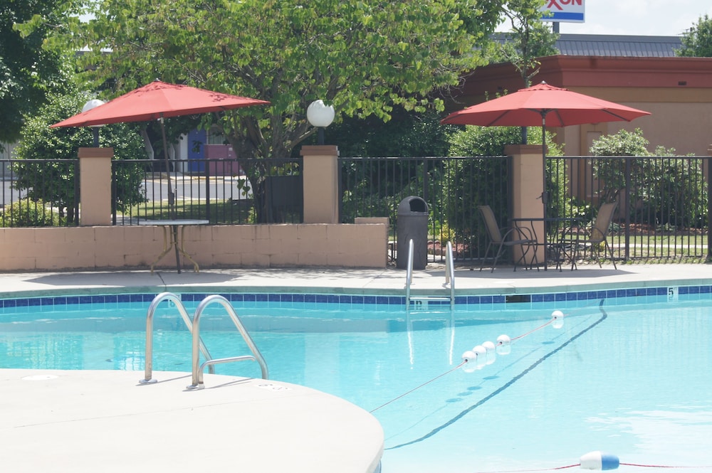 Days Inn by Wyndham Durham Near Duke University - photo 49