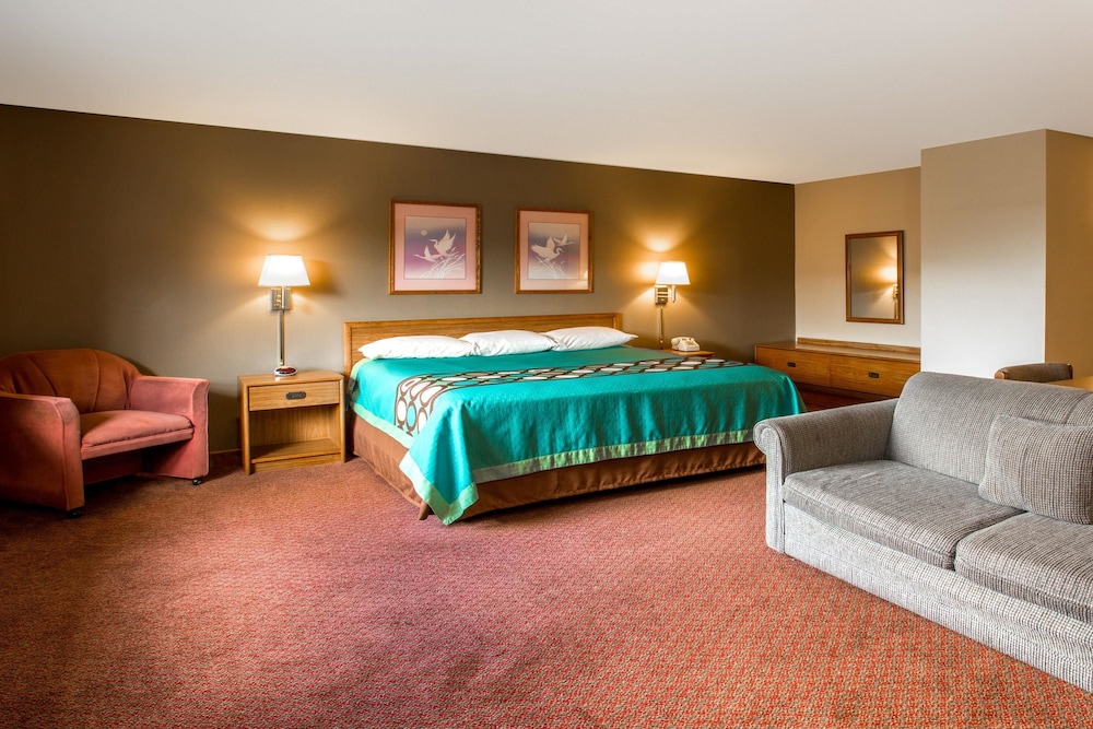 Super 8 by Wyndham Hartford WI - photo 6