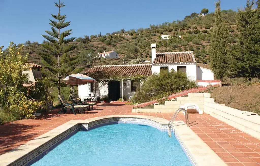 Casa Fuentezuelas — 4-Star Luxury Hotel in Sayalonga, Spain