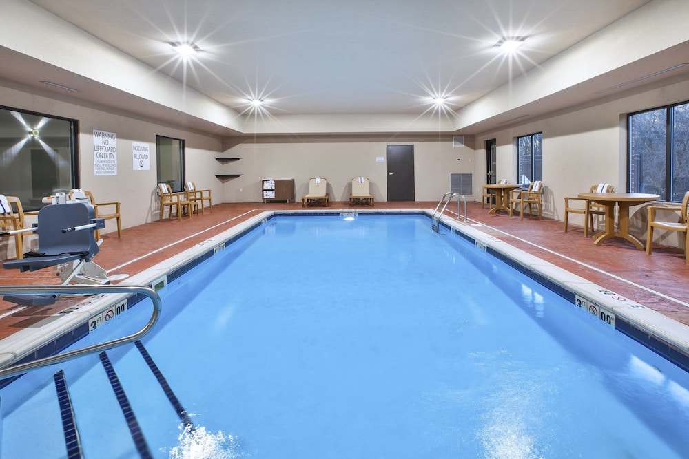 Holiday Inn Express Hotel & Suites Niles by IHG - photo 26