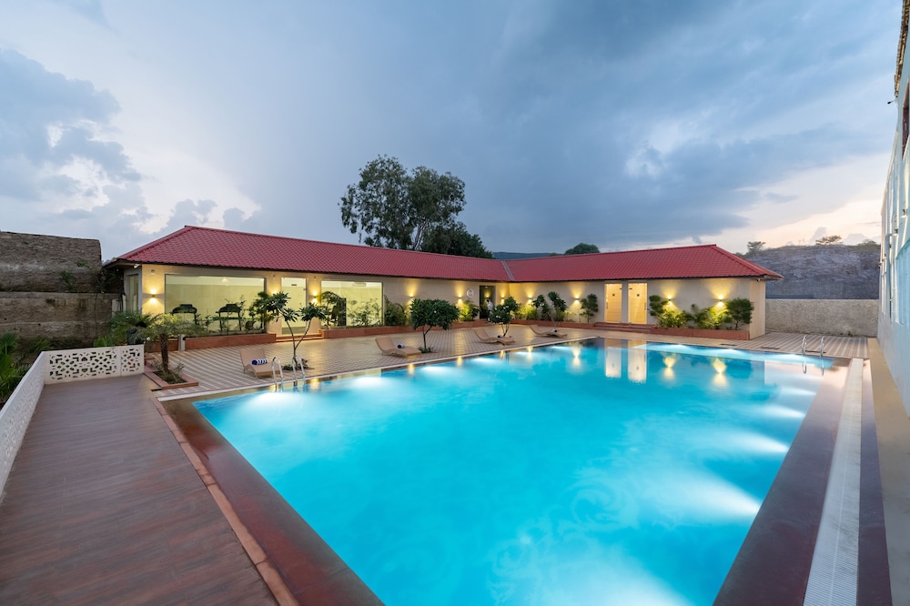 Hotel Paandora Grand Udaipur in Udaipur, India