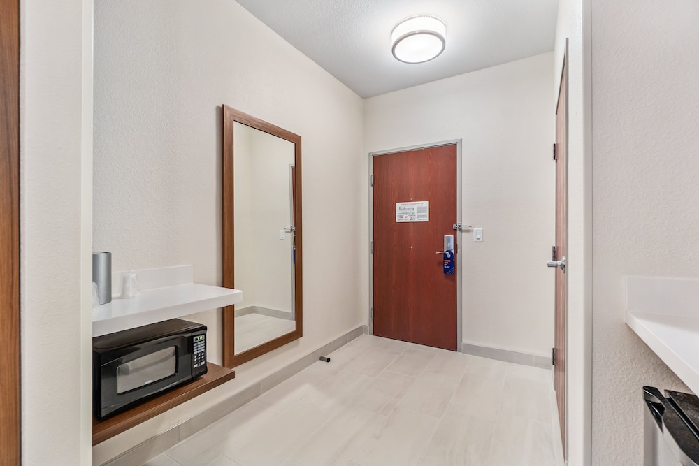 Holiday Inn Express Suites Van Buren Ft Smith Area by IHG - photo 40