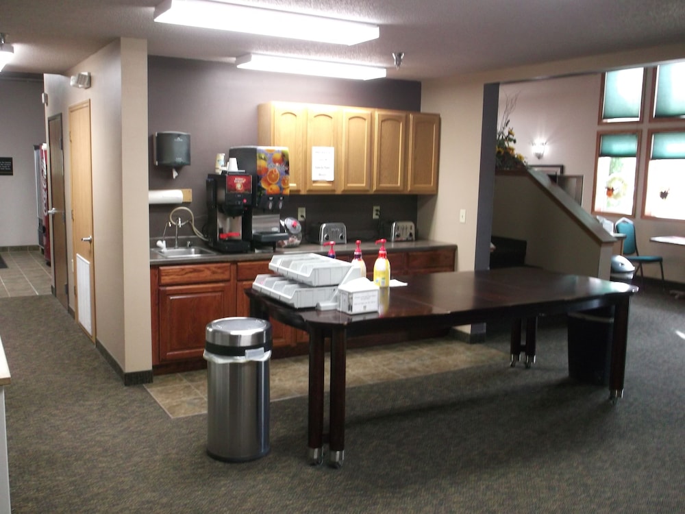 De Smet Super Deluxe Inn and Suites - photo 26