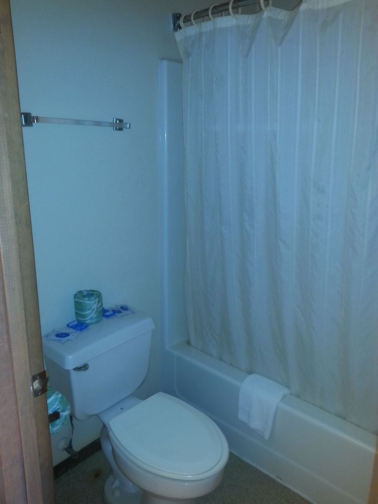 Holiday Pines Motel - photo 6