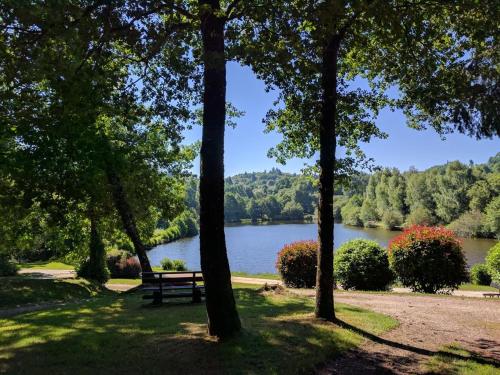 Les bouleaux - carbon neutral hotel in Cussac