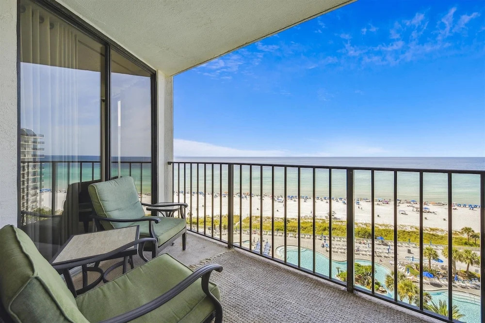 Edgewater Resort by Book That Condo - photo 3