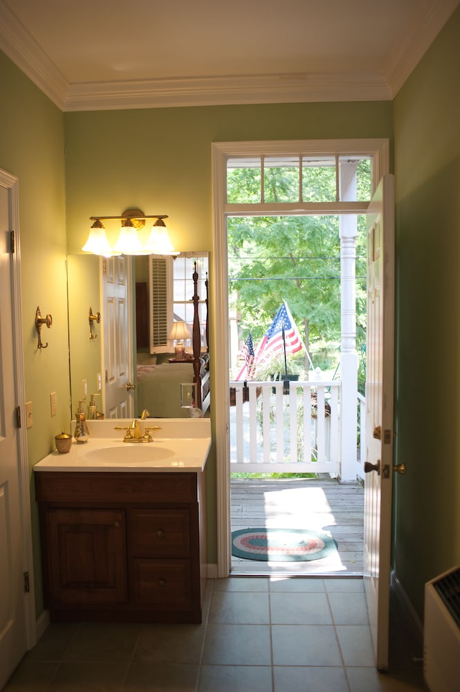 The Green Tree Inn - photo 23