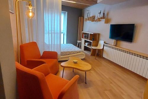 Estudio de Diseno Con Parking En El Centro in Huesca, Spain