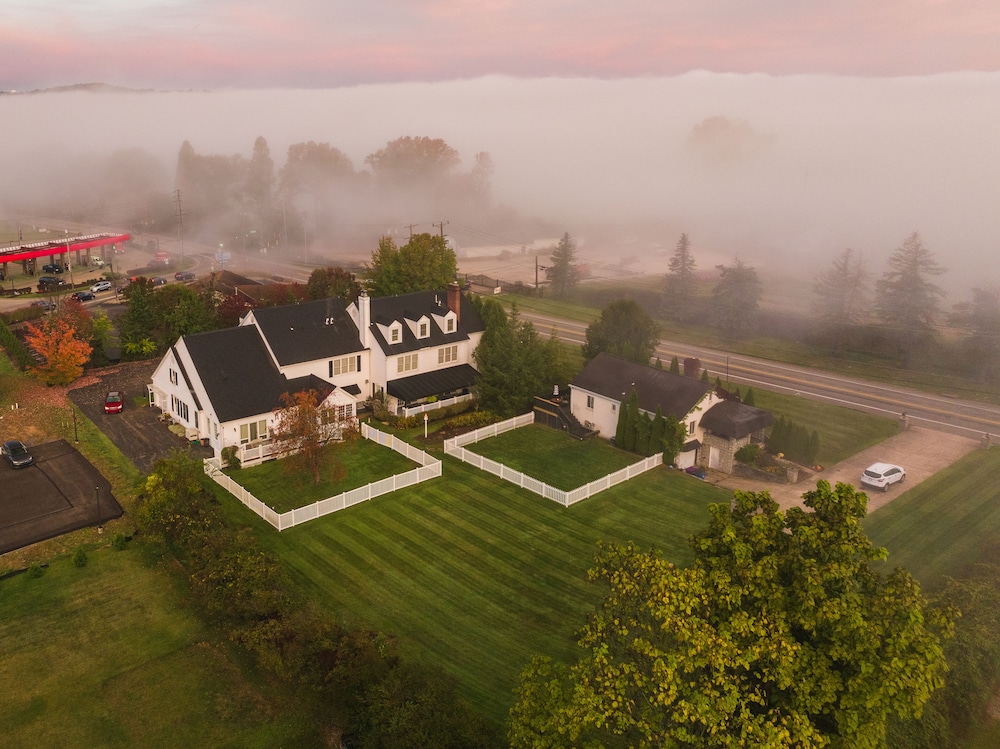 Oakmont Inn - photo 51