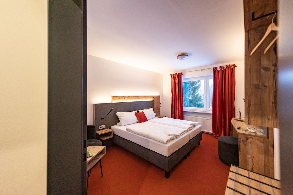 Hotel Pension Zum Ochsenkopf — Bischofsgruen