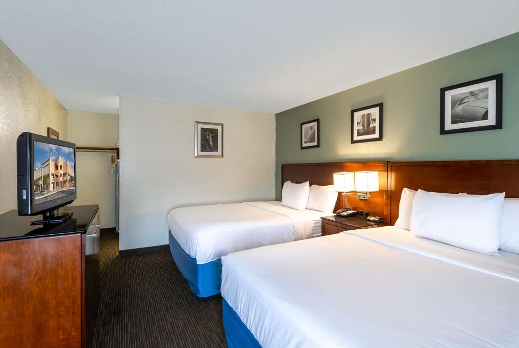 Days Inn by Wyndham Greenville - photo 15