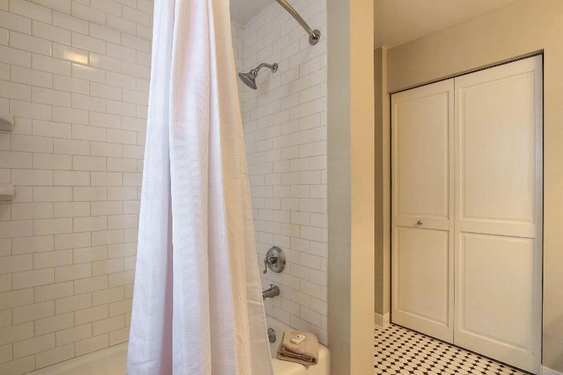 The Presidents Quarters Inn - photo 47