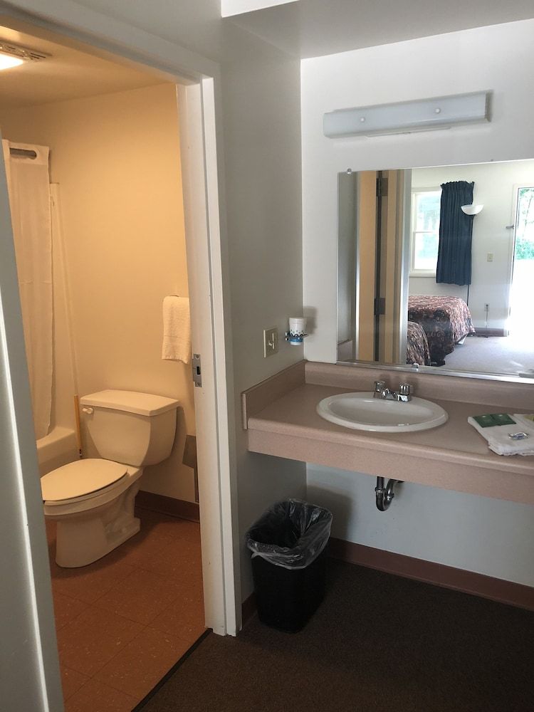 Gravity Inn Motel - photo 4