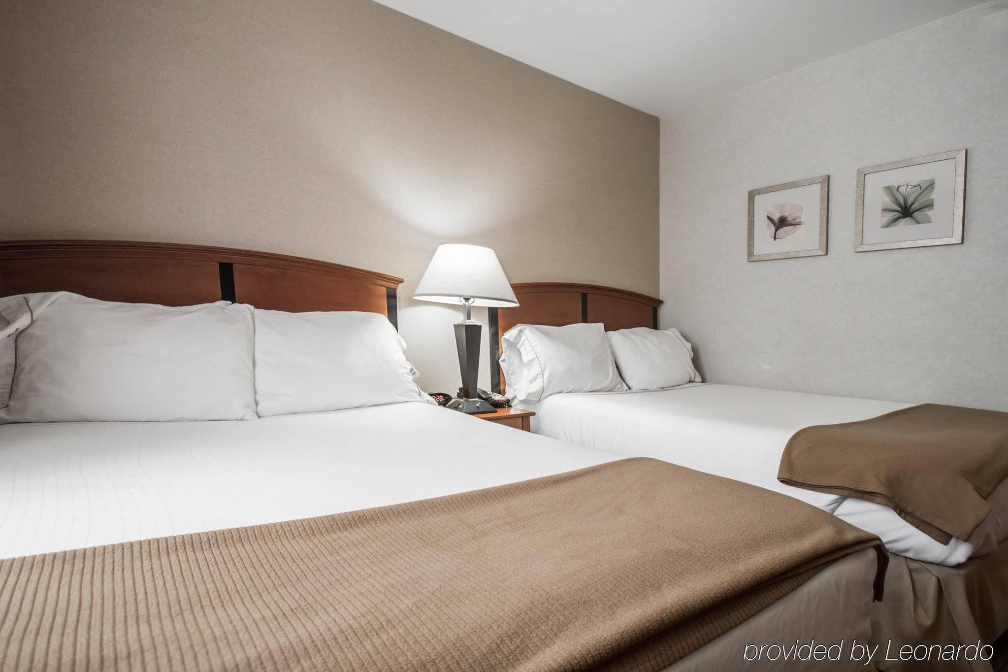 Red Lion Inn and Suites Brooklyn - photo 9