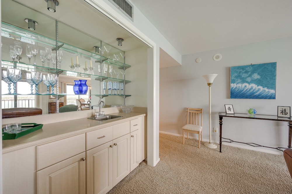 Marco Island Condo w Ocean Views Resort Perks - photo 7