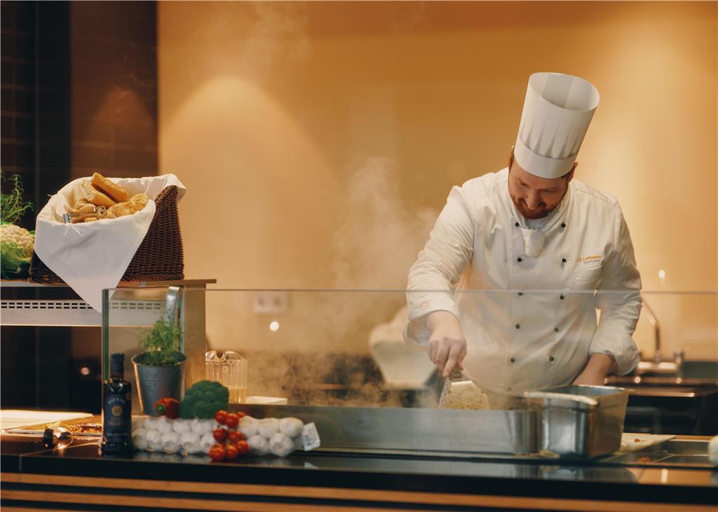 The food is freshly prepared at four front cooking stations (gates)