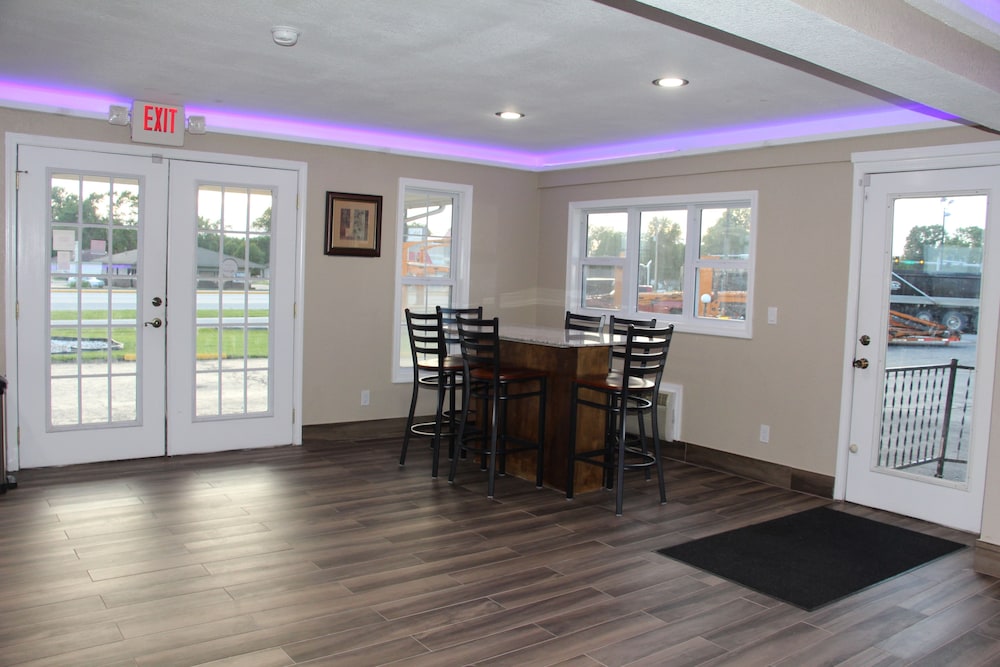 Westbridge Inn and Suites - photo 11