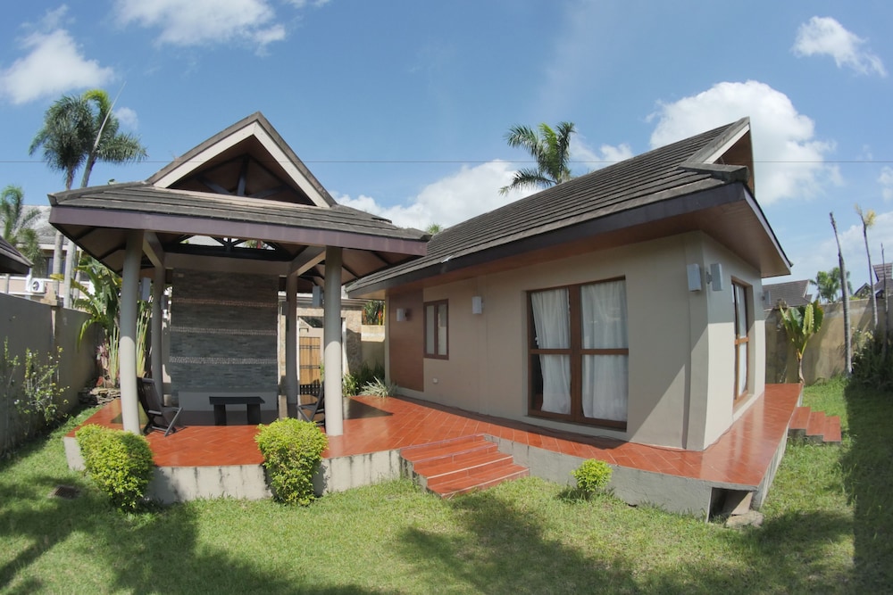 Villa Del Rey Resort CamSur powered by Cocotel — hotel in Pili