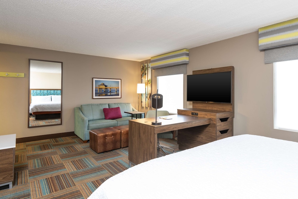 Hampton Inn & Suites Fort Myers Colonial Blvd - photo 23