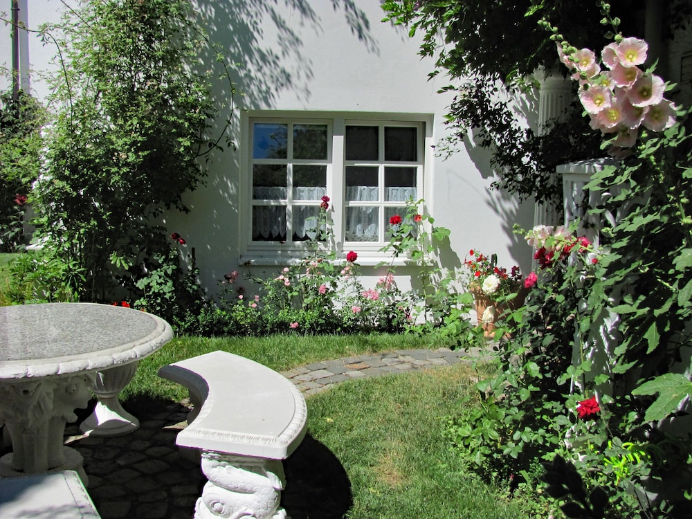 Apartment Storchenfärbe — 4-Star Luxury Hotel in Memmingen, Germany