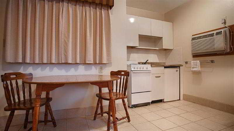 UBar Inn & Suites - photo 29
