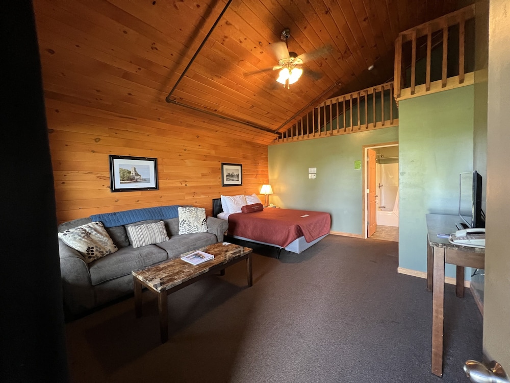 Bluff Point Golf Resort - carbon neutral hotel in Plattsburgh
