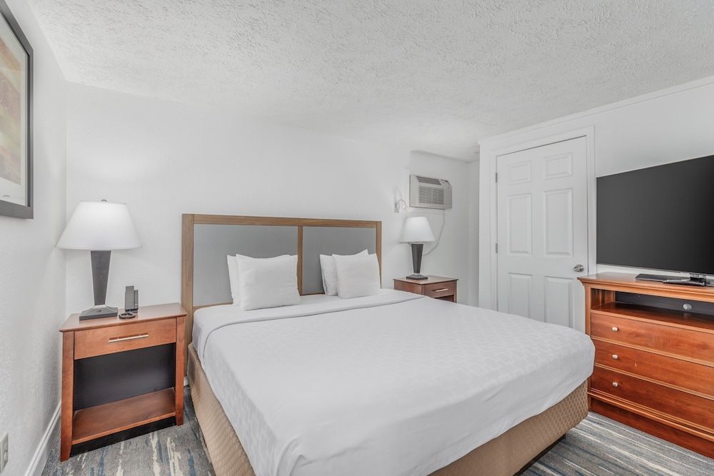 Crossroads Inn & Suites - photo 40