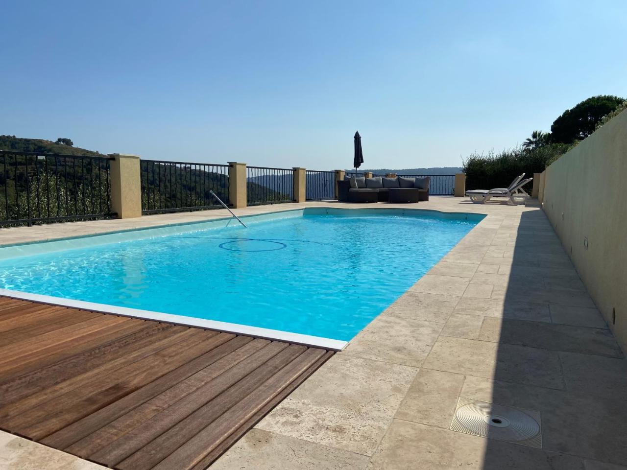 Villa Avec Piscine Chauffee Nice Collines — 4-Star Luxury Hotel in Nice, France