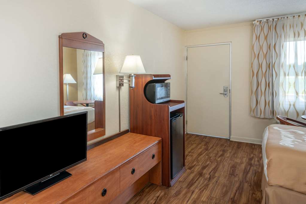 Days Inn by Wyndham Clarksville TN - photo 23