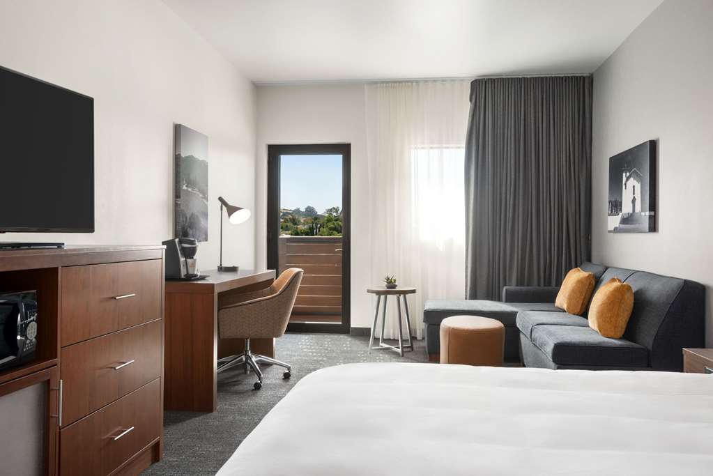 La Quinta Inn & Suites by Wyndham San Luis Obispo Downtown - photo 24