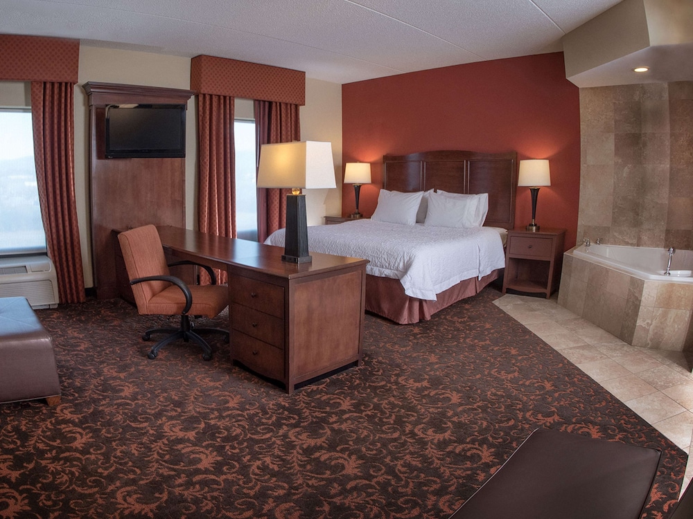 Hampton Inn & Suites Woodstock VA - photo 26