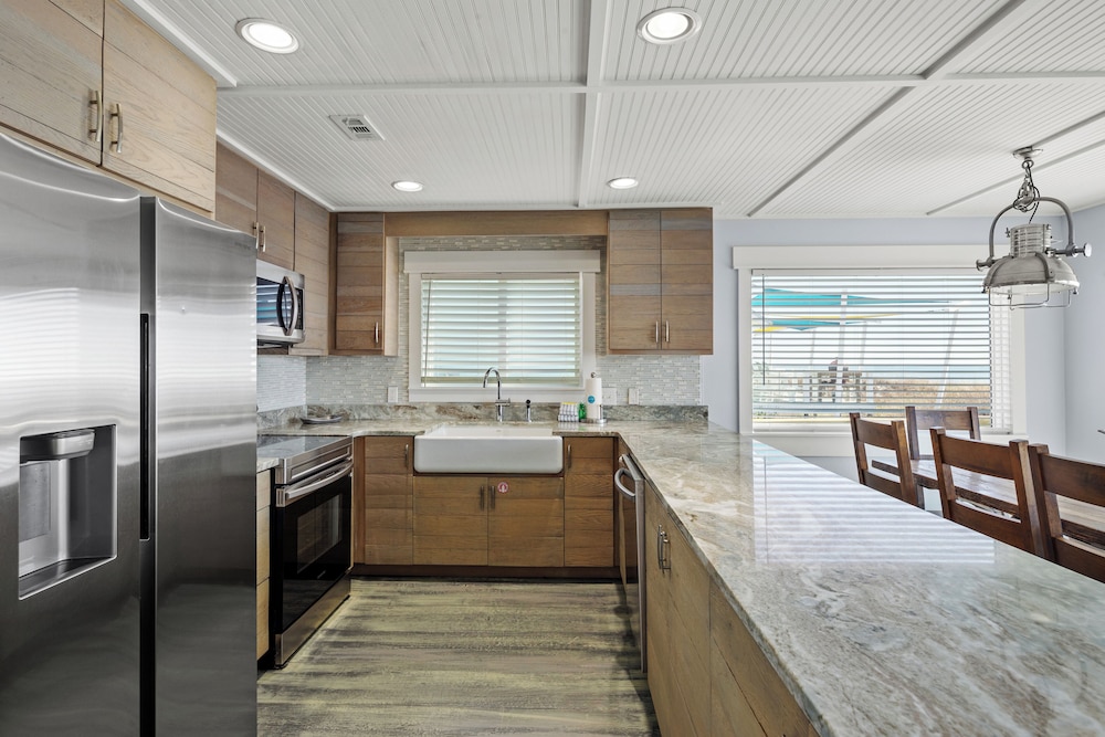 Luxury Gulf Front Property Directly on the Beach Sleeps 15 - photo 15