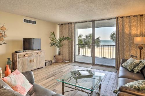 Chic Myrtle Beach Seaside Escape with Pool Access — 4-Star Luxury Hotel in Myrtle Beach, United States