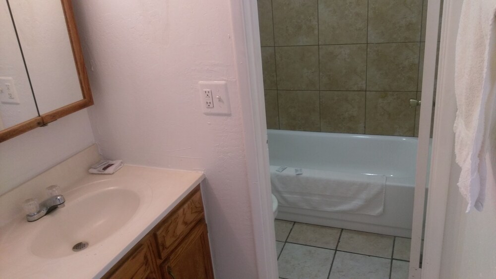 Best Inn and Suites - photo 13